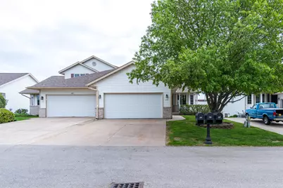 219  Heritage Ln, Onalaska, WI 54650 - Photo 1