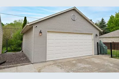 653 N 75th St, Wauwatosa, WI 53213 - Photo 28
