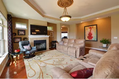 N114W17862  Blackstone Ct, Germantown, WI 53022 - Photo 2