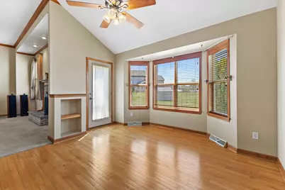 6615  Greenhill Dr, Racine, WI 53406 - Photo 4