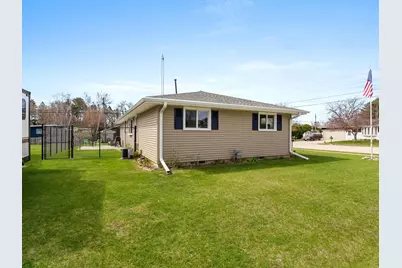 4217  Lowell St, Two Rivers, WI 54241 - Photo 4