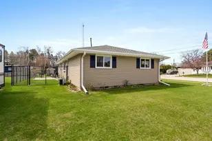 4217 Lowell St, Two Rivers, WI 54241 - Photo 4