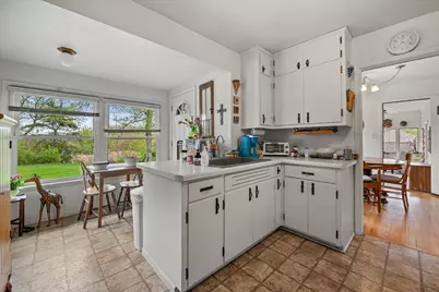 901  Hawthorn Dr, Waukesha, WI 53188 - Photo 8