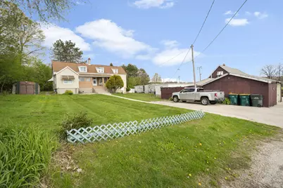831 N Silverbrook Dr, West Bend, WI 53090 - Photo 2