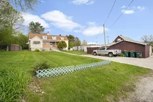831 N Silverbrook Dr, West Bend, WI 53090 - Photo 2
