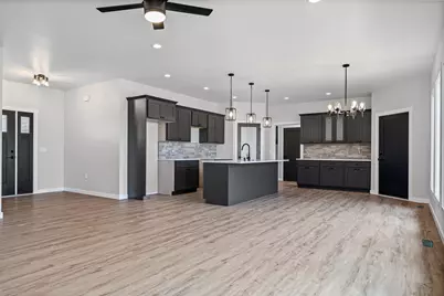 1050  Crockett Dr, Holmen, WI 54636 - Photo 6