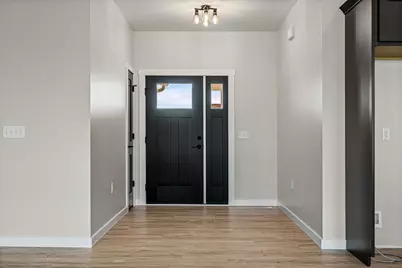 1050  Crockett Dr, Holmen, WI 54636 - Photo 2