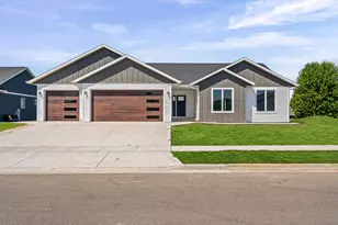 1050 Crockett Dr, Holmen, WI 54636 - Photo 1