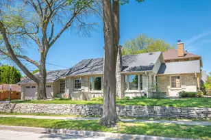 2505 N 81st St, Wauwatosa, WI 53213 - Photo 34