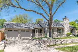 2505 N 81st St, Wauwatosa, WI 53213 - Photo 36