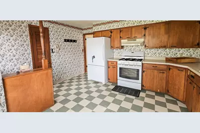 2726  84th St, Kenosha, WI 53143 - Photo 4