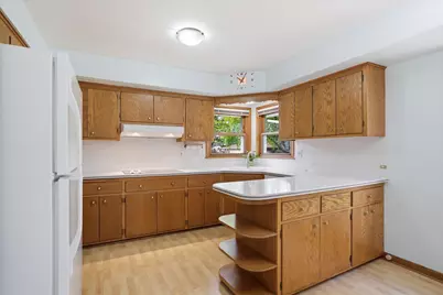 2801 S 72nd St, West Allis, WI 53219 - Photo 8