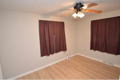 4110 S Troy Ave, Saint Francis, WI 53235 - Photo 6