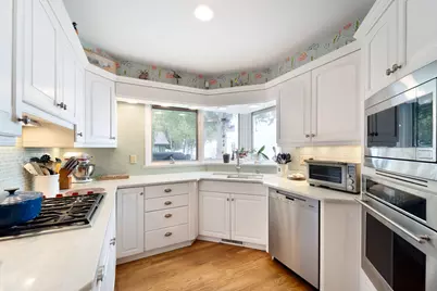 5666  Cedar Beach Ln, Belgium, WI 53004 - Photo 8