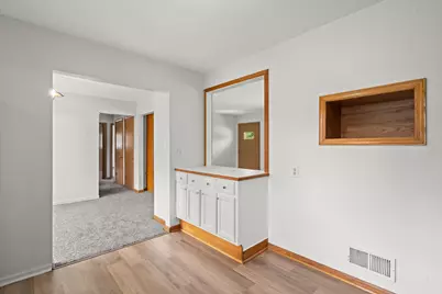 5427 W Spring Ln, Milwaukee, WI 53223 - Photo 14