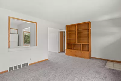 5427 W Spring Ln, Milwaukee, WI 53223 - Photo 6