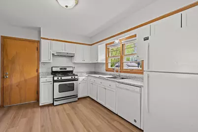 5427 W Spring Ln, Milwaukee, WI 53223 - Photo 16