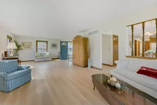 W52N618 Highland Dr, Cedarburg, WI 53012 - Photo 6