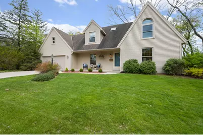 W52N618  Highland Dr, Cedarburg, WI 53012 - Photo 2