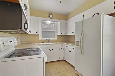3301 E Carol Ct, Oak Creek, WI 53154 - Photo 6