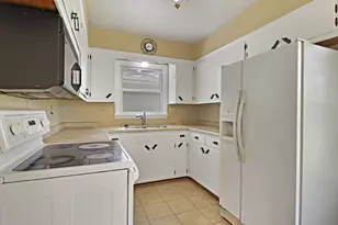 3301 E Carol Ct, Oak Creek, WI 53154 - Photo 6