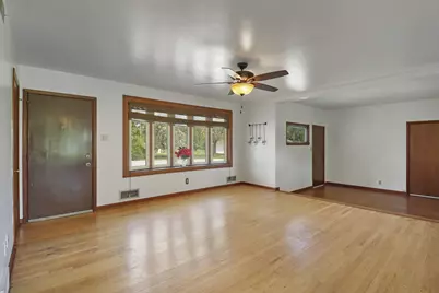 3301 E Carol Ct, Oak Creek, WI 53154 - Photo 2