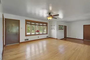 3301 E Carol Ct, Oak Creek, WI 53154 - Photo 2