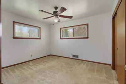 3301 E Carol Ct, Oak Creek, WI 53154 - Photo 10