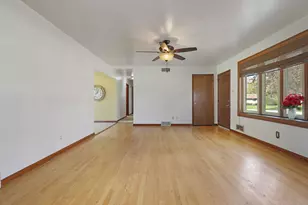 3301 E Carol Ct, Oak Creek, WI 53154 - Photo 4
