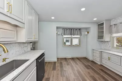 810  Carrington Ave, South Milwaukee, WI 53172 - Photo 8