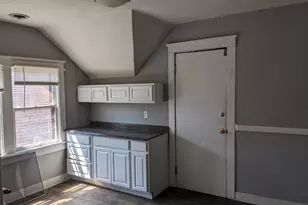 3737 N 24th Pl, Milwaukee, WI 53206 - Photo 8