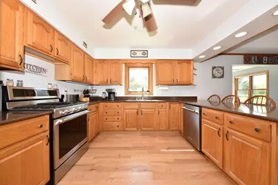511  Cheyenne Ave, Grafton, WI 53024 - Photo 4