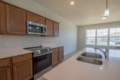 613  Hunter Oaks Blvd, Watertown, WI 53094 - Photo 10
