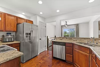 7589 S Pacific St, Franklin, WI 53132 - Photo 8