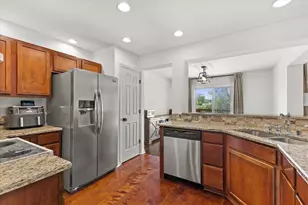 7589 S Pacific St, Franklin, WI 53132 - Photo 8