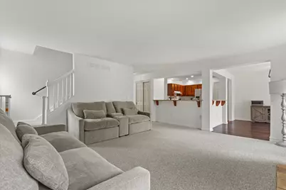 7589 S Pacific St, Franklin, WI 53132 - Photo 4