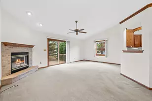 N114W15947 Hilbert Ln, Germantown, WI 53022 - Photo 6