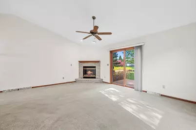 N114W15947  Hilbert Ln, Germantown, WI 53022 - Photo 10