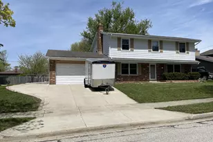 1708 Howlett Ln, Waukesha, WI 53186 - Photo 1