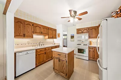 5525 W Leroy Ave, Milwaukee, WI 53220 - Photo 10