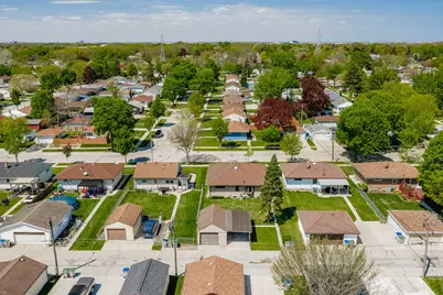 5525 W Leroy Ave, Milwaukee, WI 53220 - Photo 26