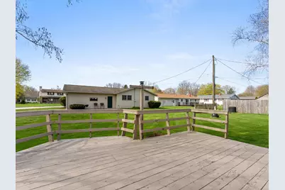 3903  Madeline Ln, Manitowoc, WI 54220 - Photo 8