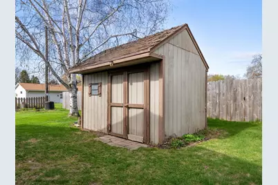 3903  Madeline Ln, Manitowoc, WI 54220 - Photo 10