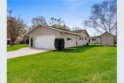 3903  Madeline Ln, Manitowoc, WI 54220 - Photo 2