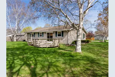 3903  Madeline Ln, Manitowoc, WI 54220 - Photo 4