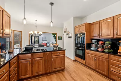 W72N509  Cider Mill Ct, Cedarburg, WI 53012 - Photo 8
