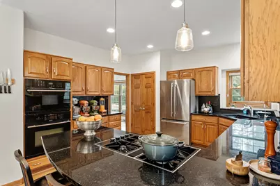 W72N509  Cider Mill Ct, Cedarburg, WI 53012 - Photo 10