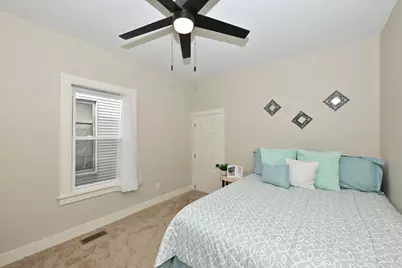 1901 N 32nd St #1903, Milwaukee, WI 53208 - Photo 12