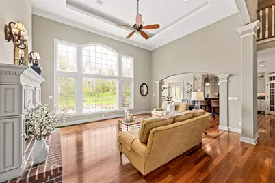 W210N5415  Carters Crossing Cir, Menomonee Falls, WI 53051 - Photo 8