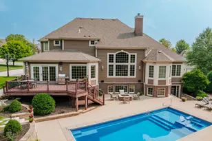W210N5415 Carters Crossing Cir, Menomonee Falls, WI 53051 - Photo 4